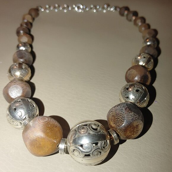 Brighton Kismet Brown Wooden and Silver-Tone Necklace Graduating Bead Chunky 18 - Picture 2 of 12